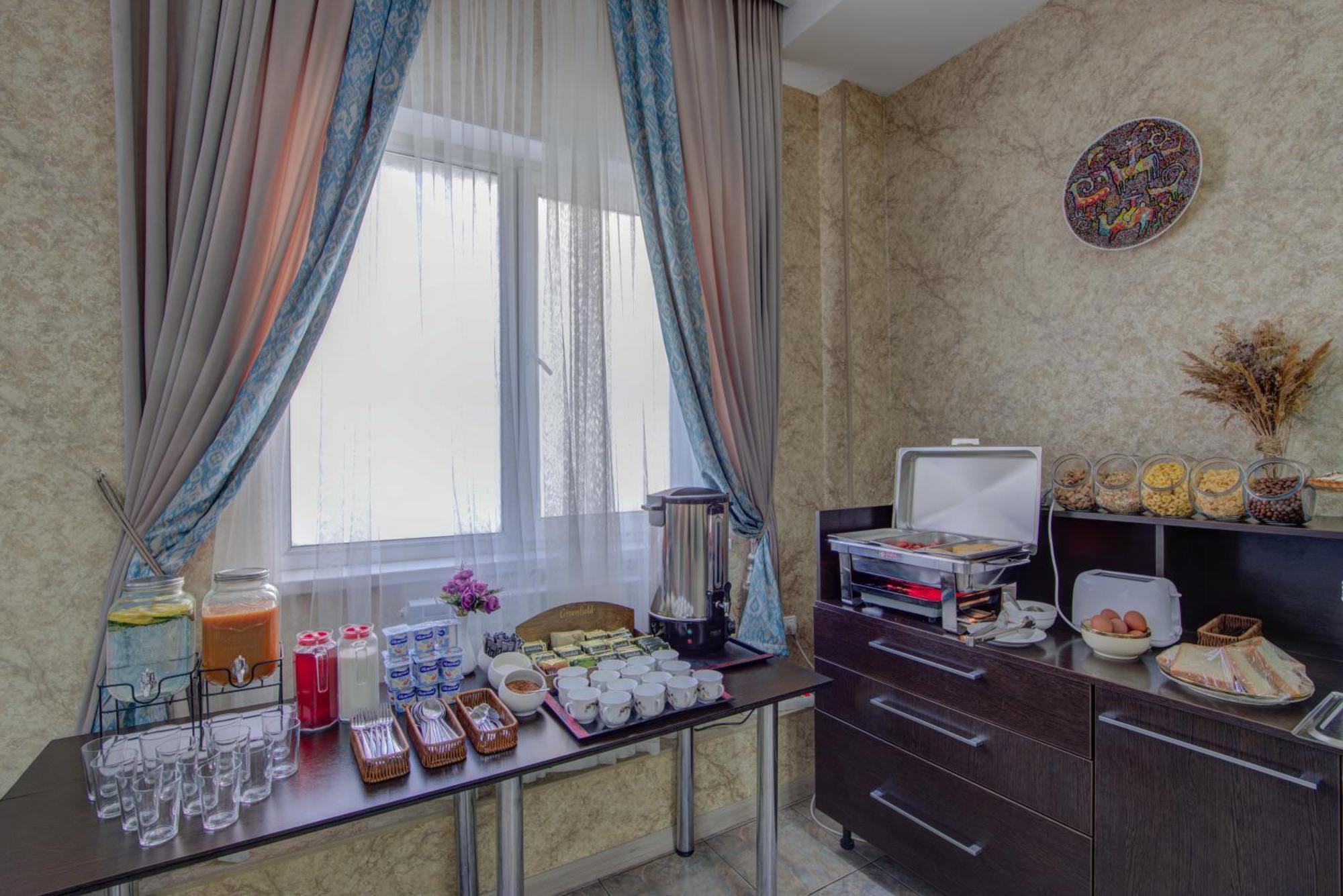 Отель Shah Palace Бишкек Экстерьер фото