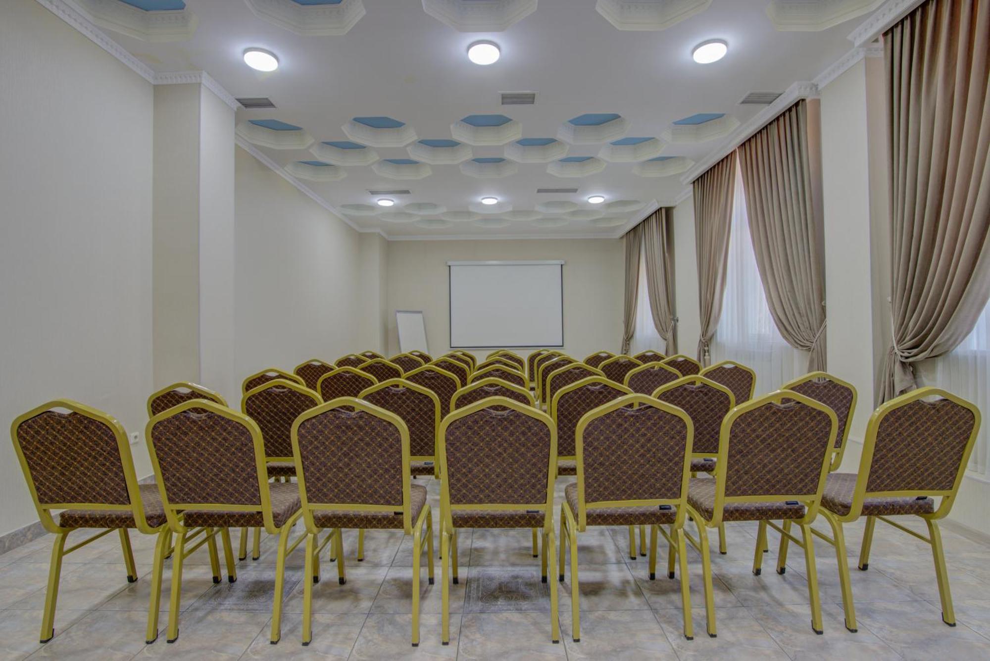 Отель Shah Palace Бишкек Экстерьер фото