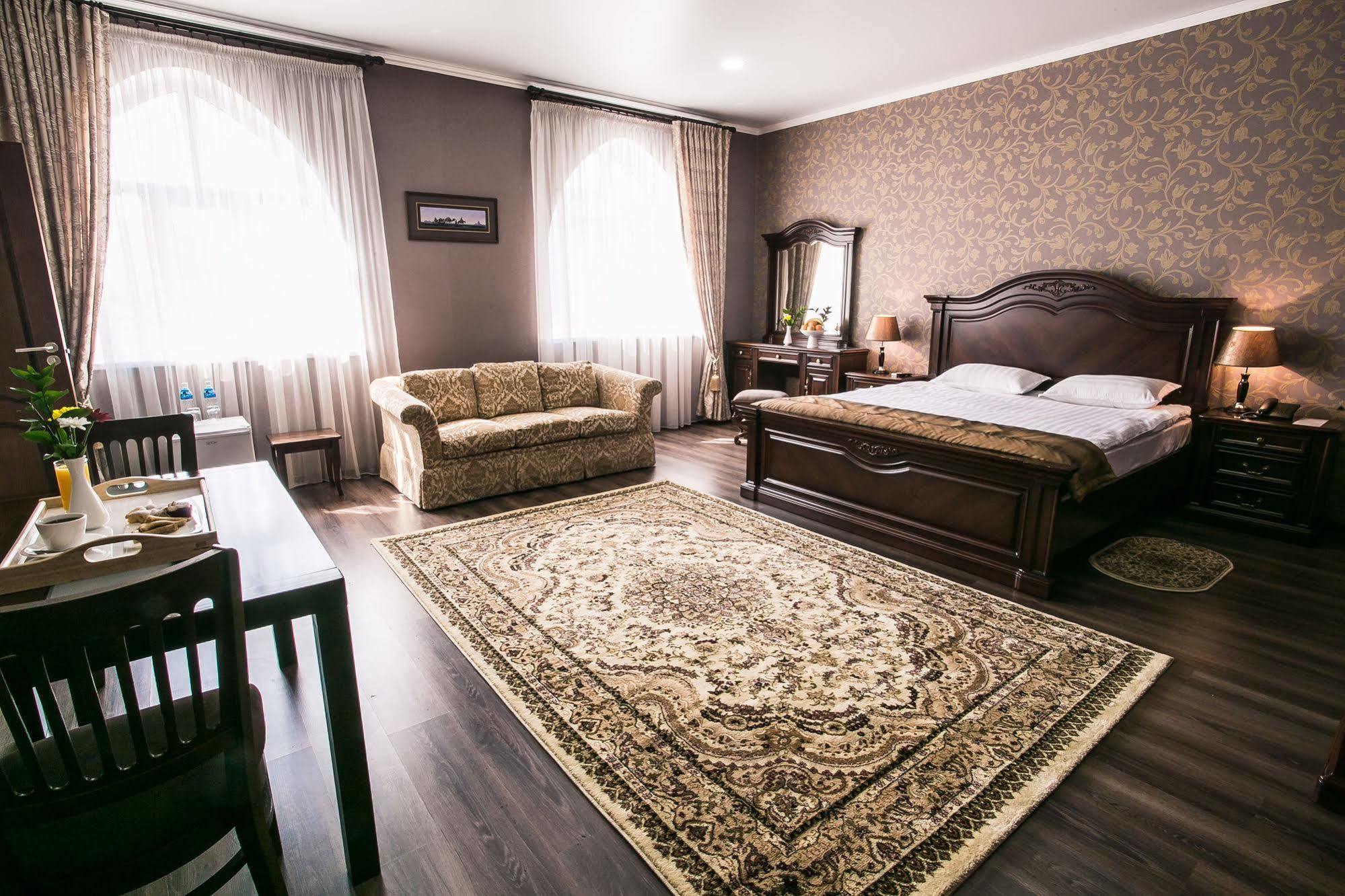 Отель Shah Palace Бишкек Экстерьер фото